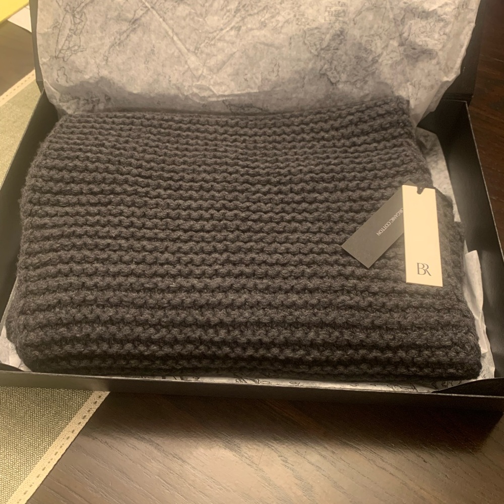 Banana Republic Chunky scarf in box!